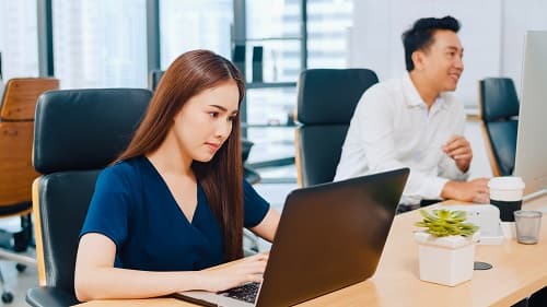 Không buôn chuyện lương bổng