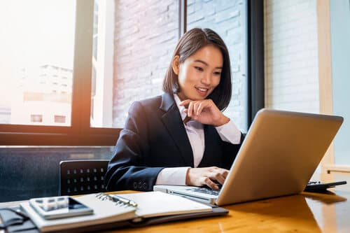 Làm gì trong ngày đầu tiên đi làm?