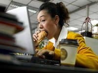 Quá mập cũng ảnh hưởng tới… mức lương của phái nữ