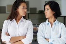 Bạn có đang bị đồng nghiệp “chiếu tướng”?