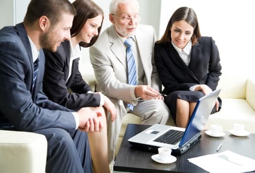 Chiến lược giúp lãnh đạo trẻ “bắt nhịp” cùng nhân viên lớn tuổi