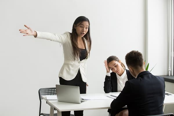 Sếp mới có vẻ không thích tôi!