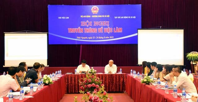 "Sớm nghiên cứu việc hạn chế nguy cơ sa thải hàng loạt người lao động"