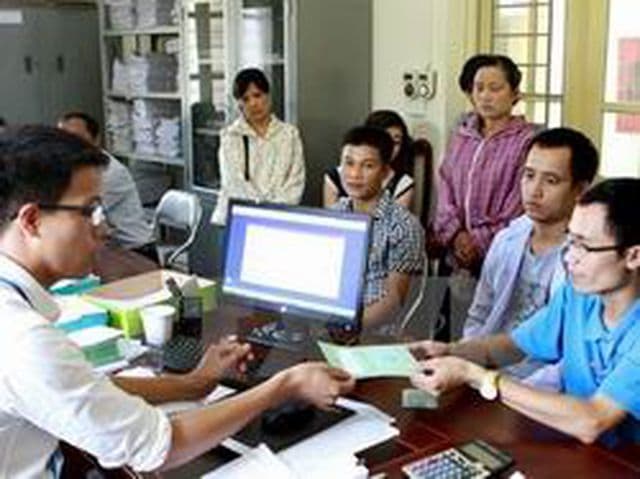 Nghỉ ốm đau quá số ngày quy định, tính đóng BHXH thế nào?