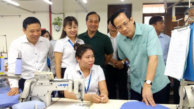 Đề xuất tăng trần tối đa thỏa thuận làm thêm giờ lên 400 giờ/năm