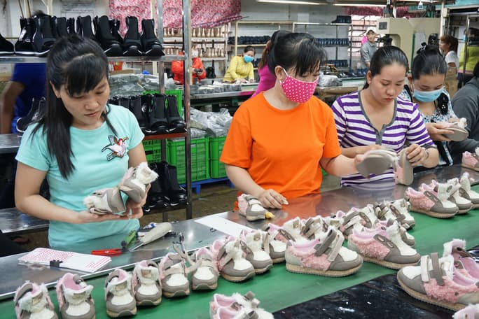 VCCI đề xuất bỏ nhiều quy định tiến bộ về lao động nữ