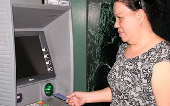 Hà Nội: Chi trả toàn bộ trợ cấp Bảo hiểm xã hội qua tài khoản