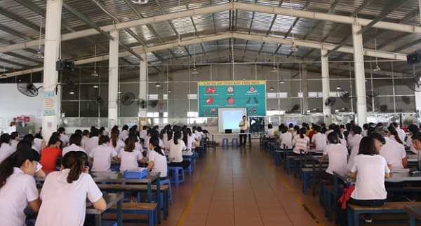 Tuyên truyền chính sách BHXH, BHYT đến công nhân da giầy