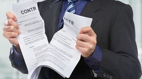 Chấm dứt hợp đồng lao động trái luật, có được trả sổ bảo hiểm xã hội?