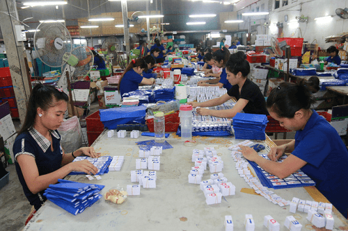 Trả lương ngừng việc cho NLĐ trong thời gian dịch bệnh Covid ra sao?