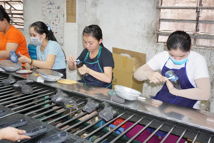 Buộc phải bàn giao công việc trước khi nghỉ việc?