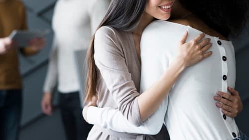 Giao tiếp nơi công sở, chuyện tưởng dễ nhưng vẫn phải bàn