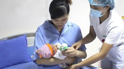Chế độ BHYT khi sinh con trái tuyến