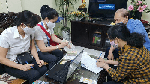Hoàn thành 97% việc chi trả lương hưu, trợ cấp bảo hiểm xã hội tại nhà