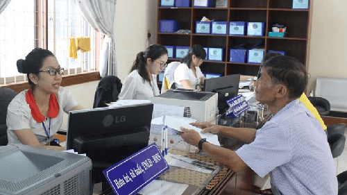 Công ty nợ BHXH, giải quyết chế độ cho nhân viên thế nào?