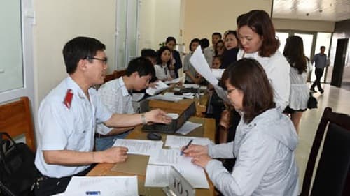 Vì sao doanh nghiệp được miễn thuế nhưng chỉ được tạm dừng đóng BHXH?