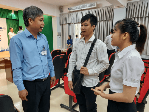 Hỗ trợ lao động mất việc chuyển đổi nghề nghiệp