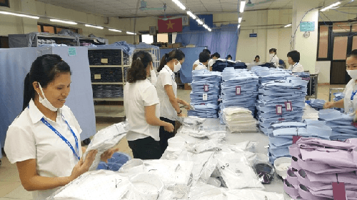 Đi làm vào ngày lễ và nghỉ bù vào ngày khác, tính lương thế nào?