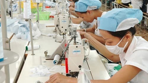 Tính lương thêm giờ khi ngày lễ trùng ngày nghỉ hằng tuần