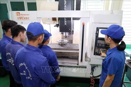Điều kiện, thủ tục để được hưởng hỗ trợ đào tạo, nâng cao trình độ kỹ năng nghề?