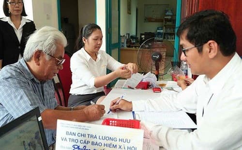 Giải quyết chế độ nghỉ hưu khi đang tạm dừng đóng BHXH ra sao?