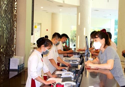 Chi phí cho nhân viên cách ly tại công ty có tính vào thuế TNCN?