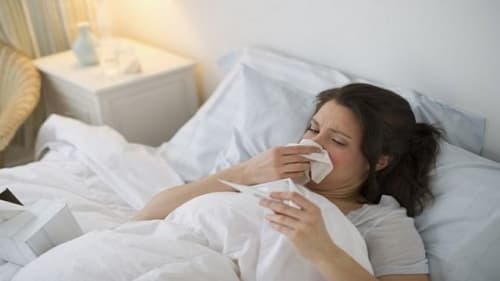 Khi nghỉ ốm dài ngày, người lao động được hưởng bảo hiểm y tế ra sao?