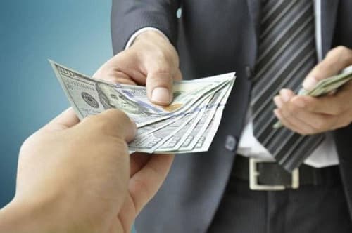 Tiền lương ngừng việc cho người lao động trong trường hợp bất khả kháng được quy định như thế nào?