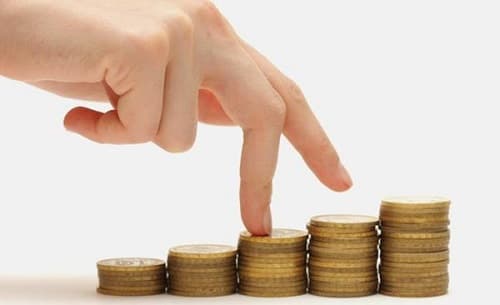 Có được xử lý kỷ luật lao động bằng hình thức kéo dài thời hạn nâng lương nhưng áp dụng cho năm sau của thời điểm vi phạm không?