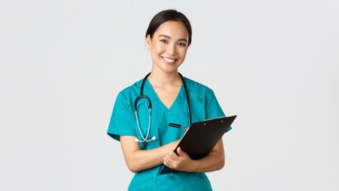 Điều dưỡng là gì? Công việc, kỹ năng &amp; cơ hội nghề nghiệp