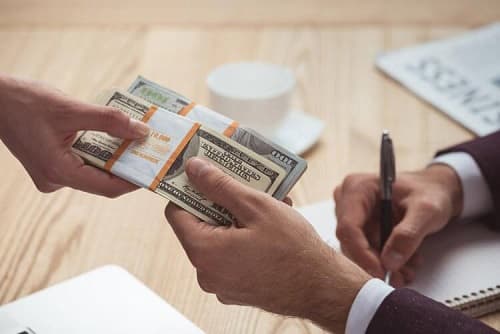 Trả lương cao hơn cho những người không tham gia vào công đoàn cơ sở liệu công ty có bị xử phạt hay không?