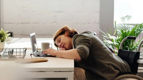 Thế nào là deadline công việc? Người lao động chậm deadline công việc có bị kéo dài thời hạn nâng lương không?