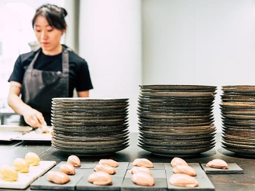 Làm việc tại hai nơi có được ủy quyền quyết toán thuế TNCN hay không? Khi nào thì được ủy quyền quyết toán thuế?