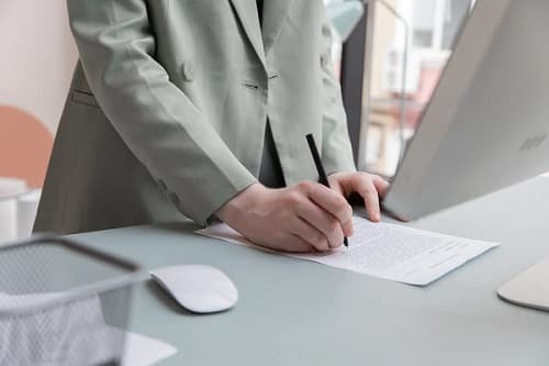 Mẫu thông báo không tái ký hợp đồng lao động năm 2026 được quy định như thế nào?