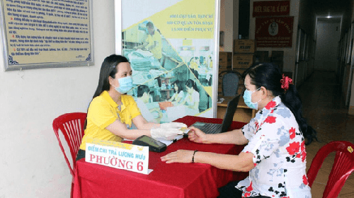 Khuyến khích nhận lương hưu, trợ cấp qua thẻ ATM