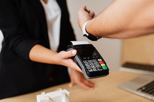 Nhân viên thu ngân là gì? Mô tả công việc & 5 kỹ năng quan trọng cần có