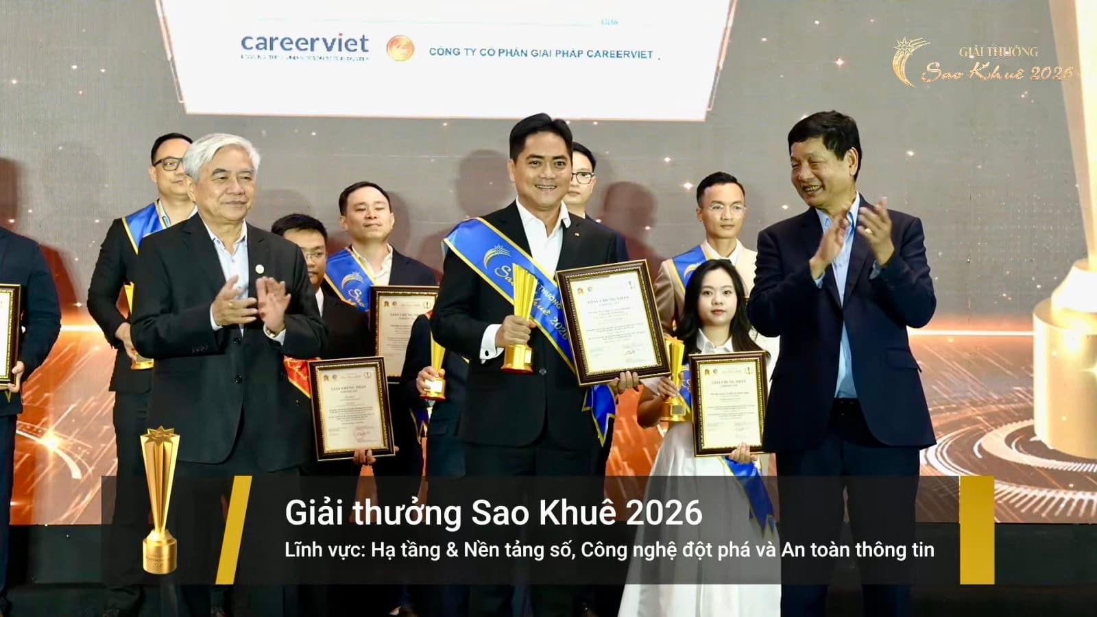 SAO KHUÊ 2026: CAREERVIET LẬP CÚ ĐÚP Ở 2 HẠNG MỤC GIẢI PHÁP NHÂN SỰ ỨNG DỤNG AI