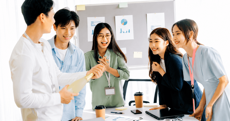 Trí tuệ cảm xúc trong kỷ nguyên AI: Vì sao sự thấu cảm là "tài sản" không thể thay thế của HR?